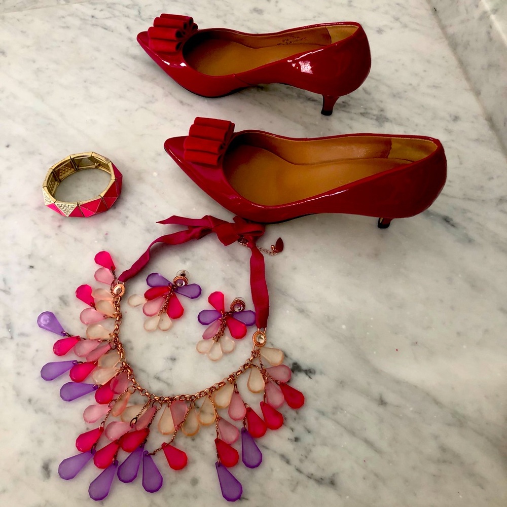 Pink accents!